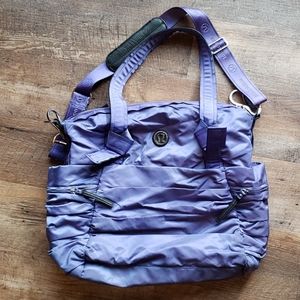 Lululemon triumphant tote